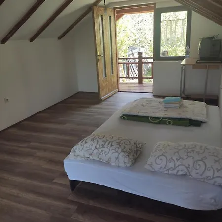 Kuca U Vrdniku 2 Apartment